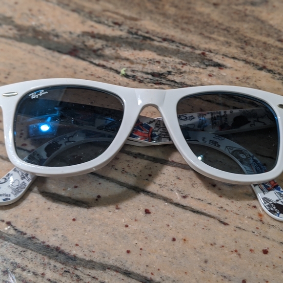 RARE FIND Ray-Ban "I Love London" Wayfarers - Picture 1 of 7